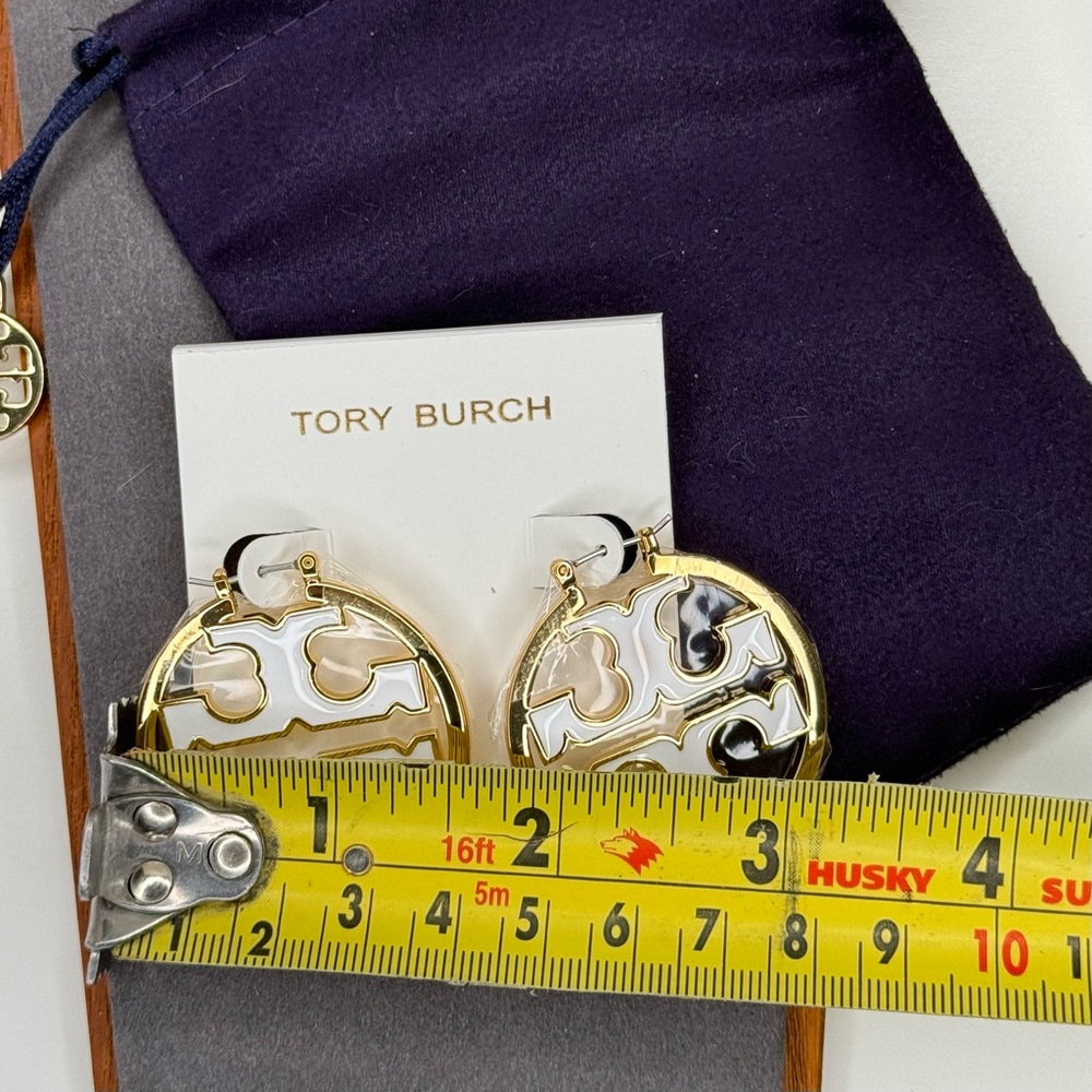 Tory Burch Oversized Logo Hoop Earrings Gold White Enamel NWT Valentines Gift - Picture 10 of 10